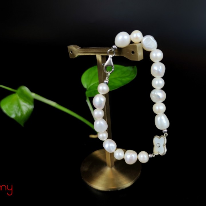 Pearl Bracelet with silver flower